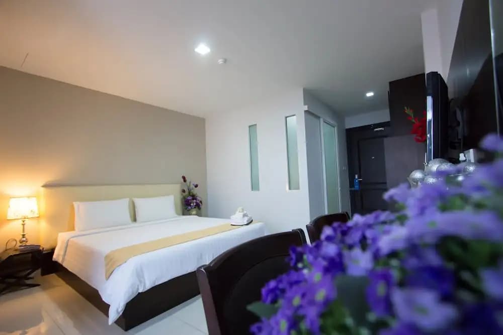 Deluxe Double room with balcony full double bed