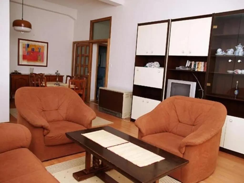 3 Bedrooms Apartment