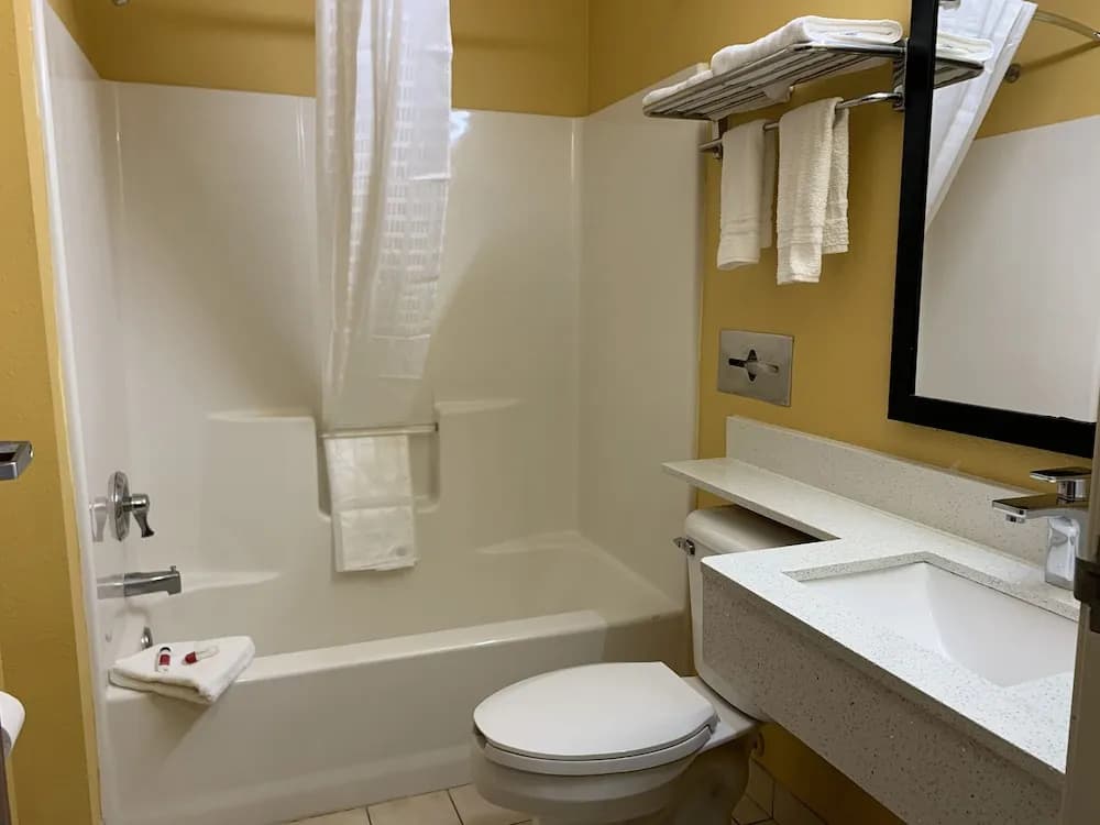 Double Suite full double bed