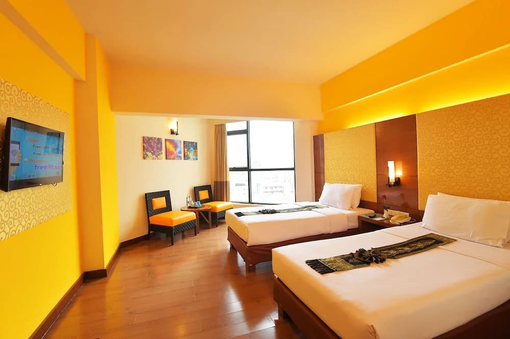 Deluxe Double room with city view twin beds