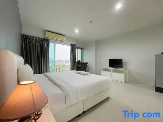 Superior Double room with city view full double bed