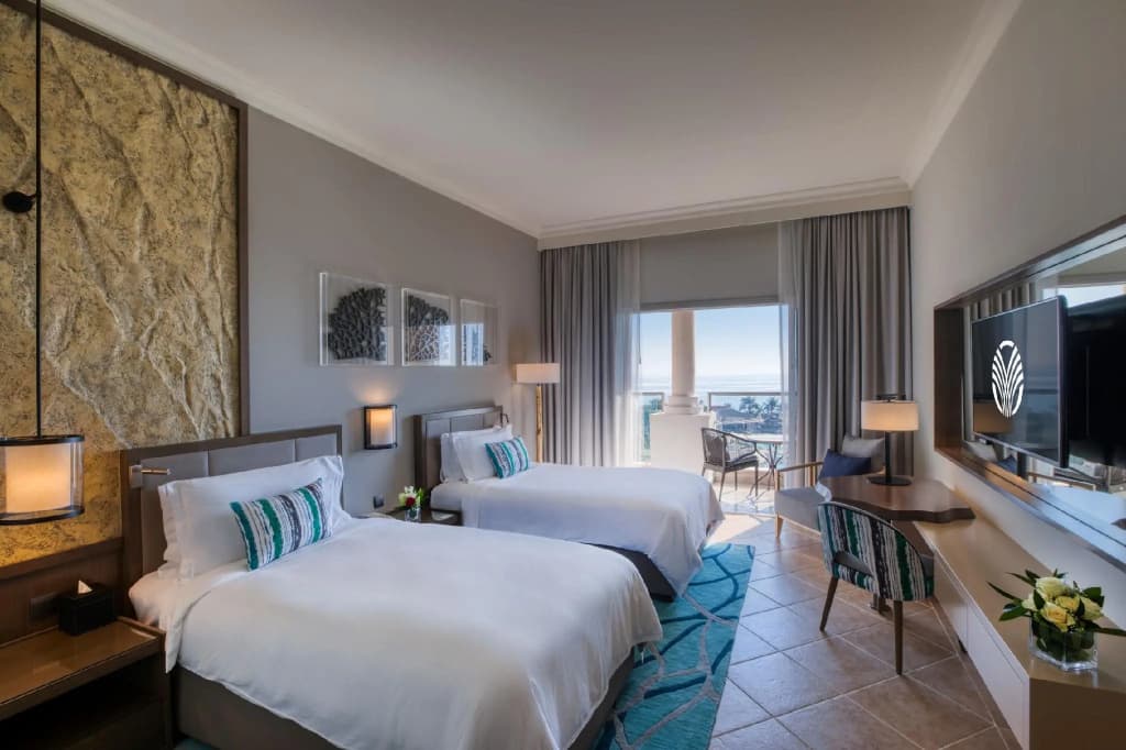 Double room with ocean view twin beds