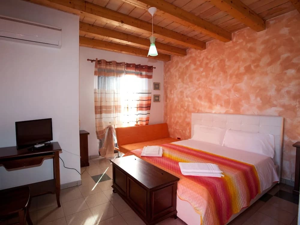 Standard Double room with balcony full double bed