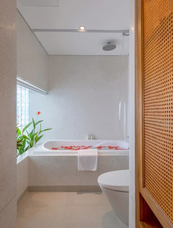 Double Suite with balcony full double bed