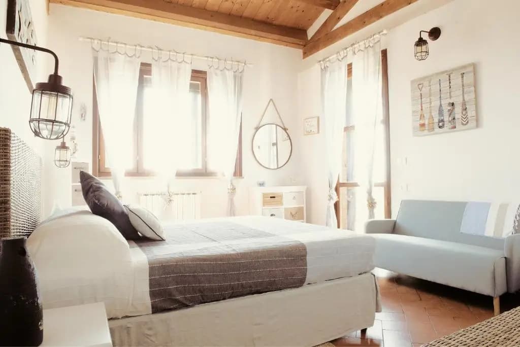 Deluxe Double room with partial sea view full double bed