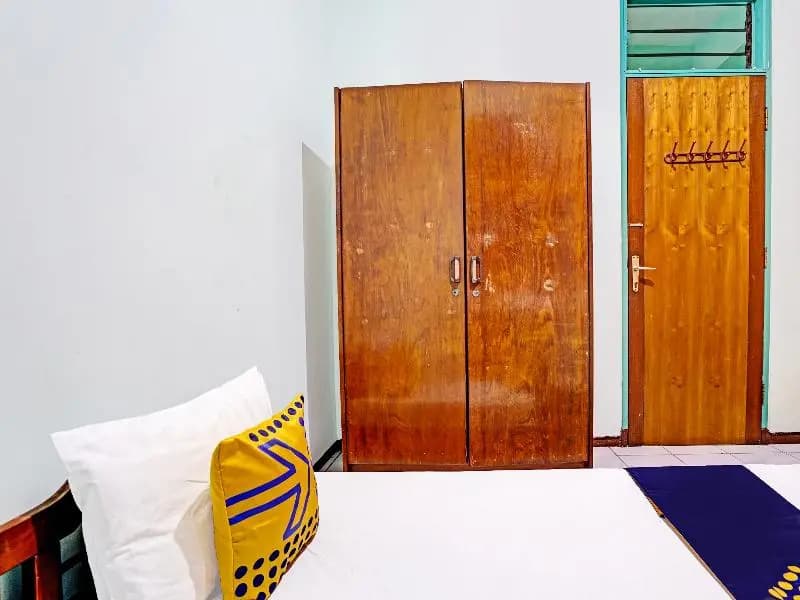 Economy room