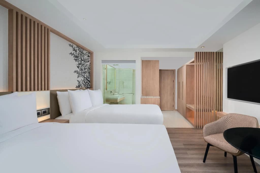 Superior Quadruple room with city view