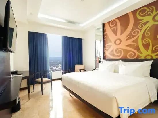 Deluxe Double room with city view full double bed