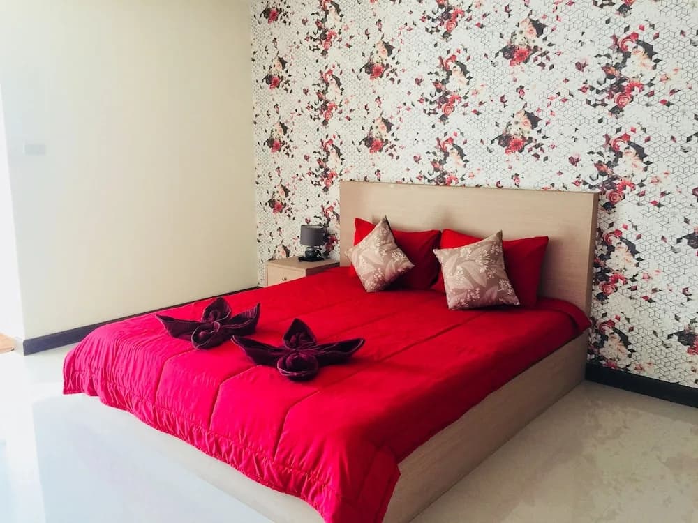 Deluxe Double room with balcony full double bed