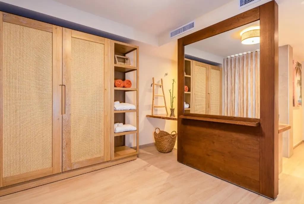 Double Suite with pool view full double bed