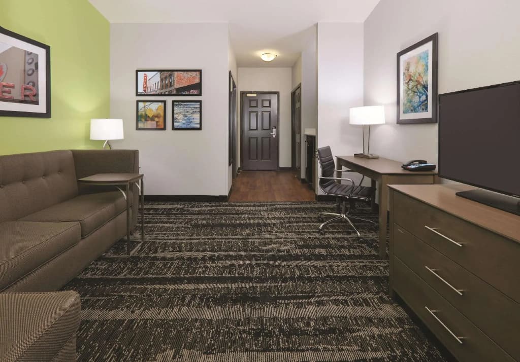 Double Suite full double bed