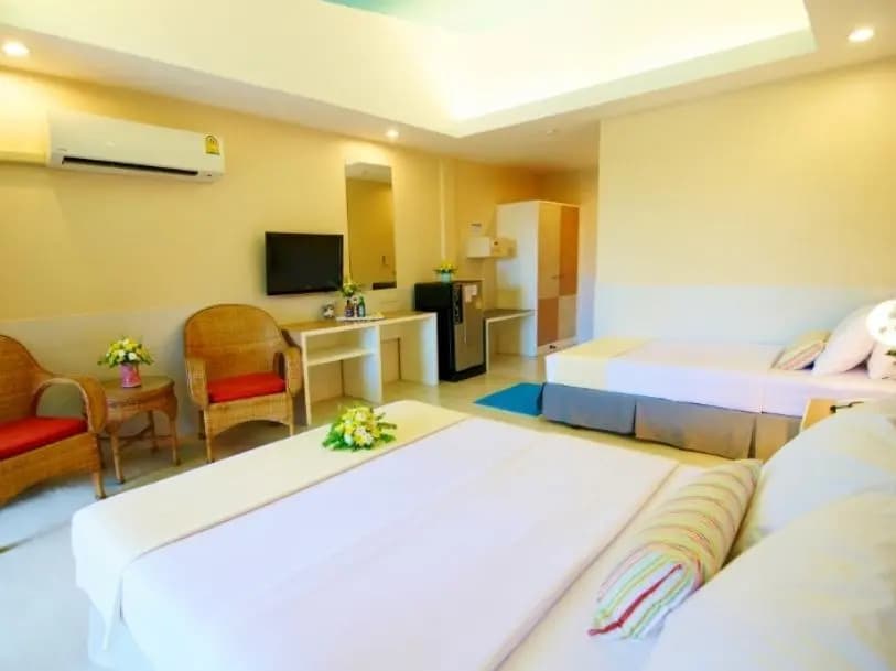 Superior room with pool view