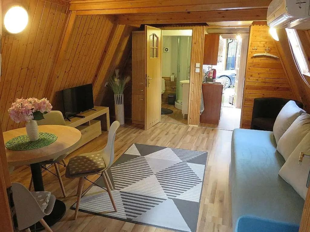 2 Bedrooms Chalet
