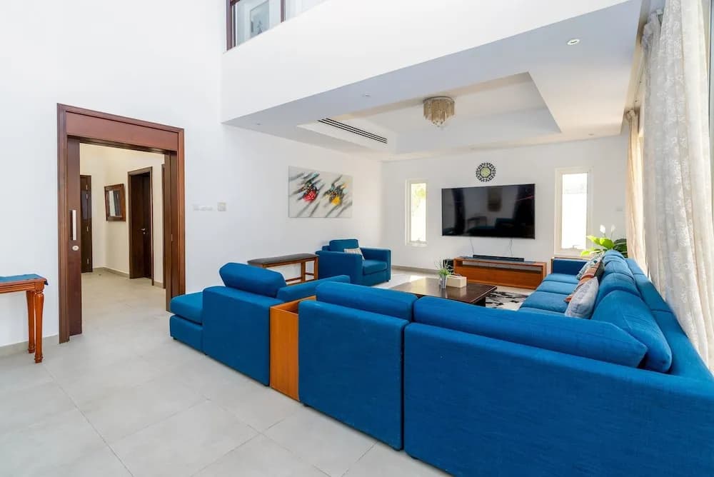 5 Bedrooms Villa with balcony