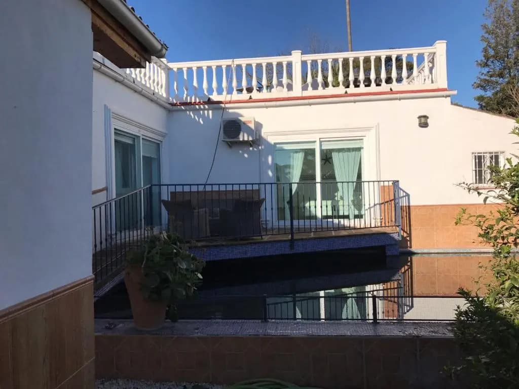 2 Bedrooms Villa