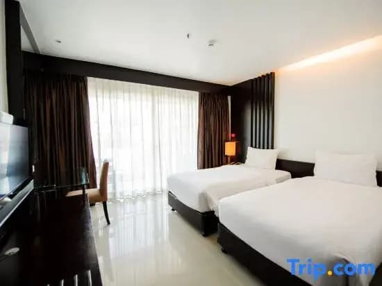 Deluxe Double room with city view twin beds