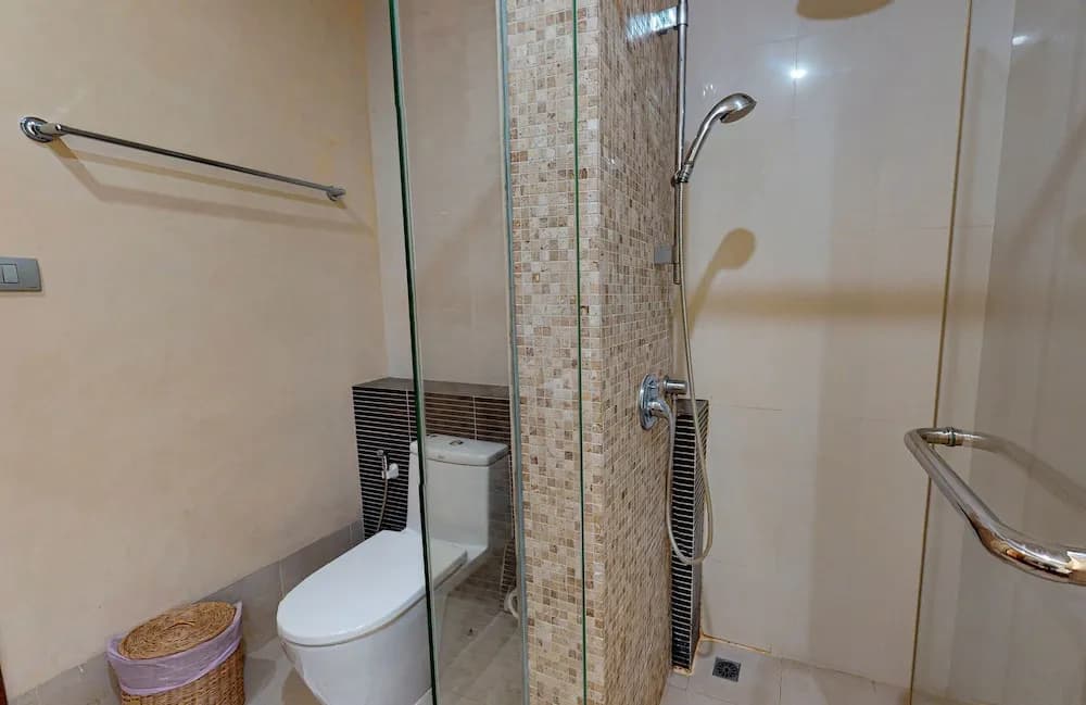 6 Bedrooms Grand Villa