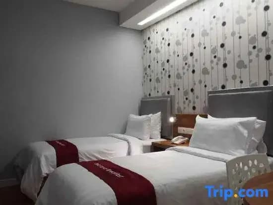 Deluxe Double room twin beds
