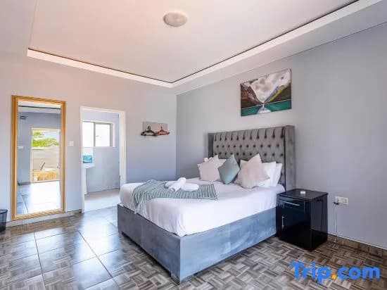 5 Bedrooms Cottage