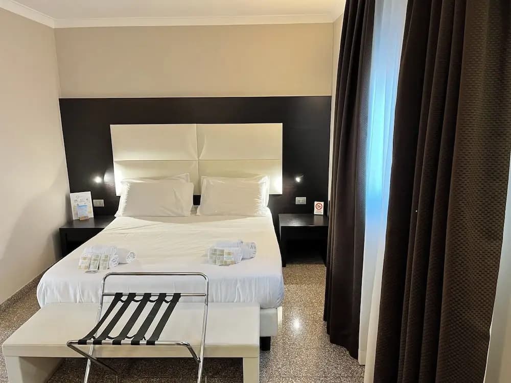 Deluxe Double room with balcony full double bed
