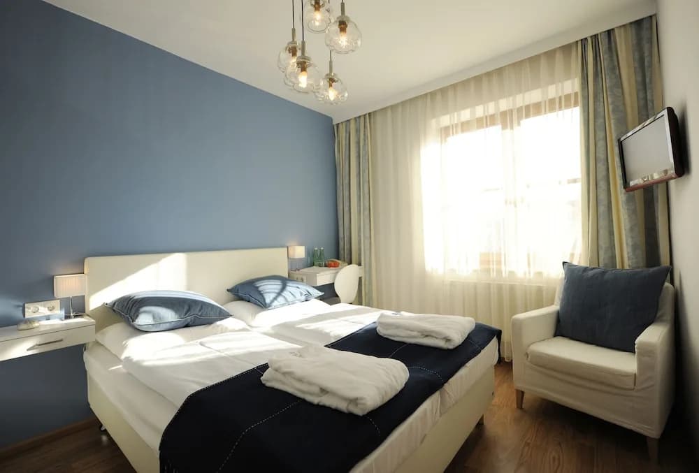 Standard Double room with city view full double bed