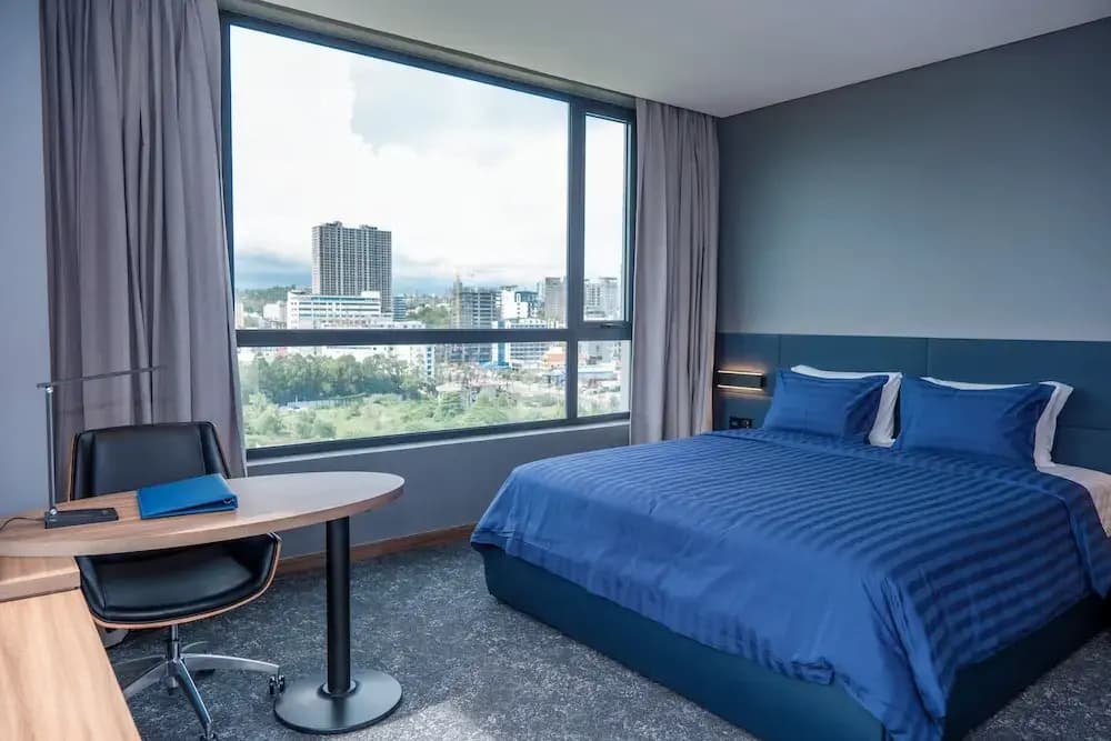 Double Suite with city view full double bed