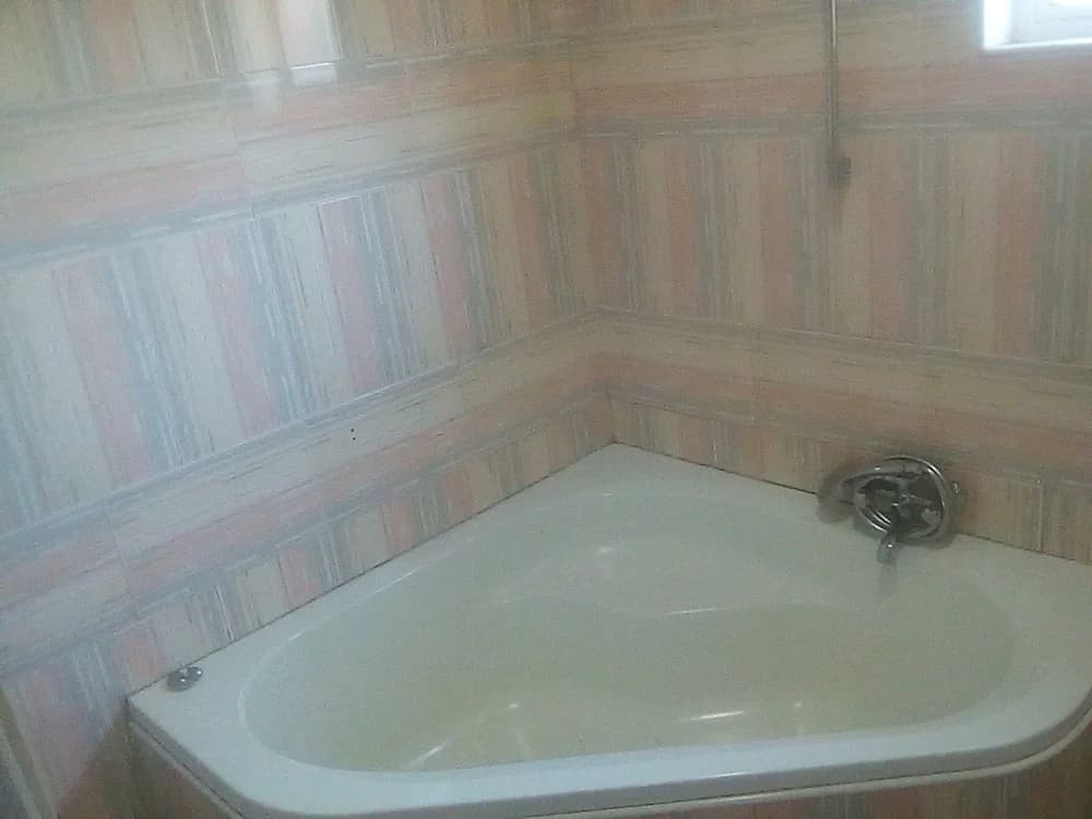 Deluxe Double room with pool view full double bed