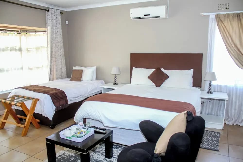 Deluxe Double room with garden view full double bed