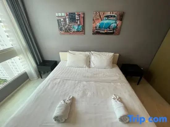1 Bedroom Deluxe Double room with balcony full double bed
