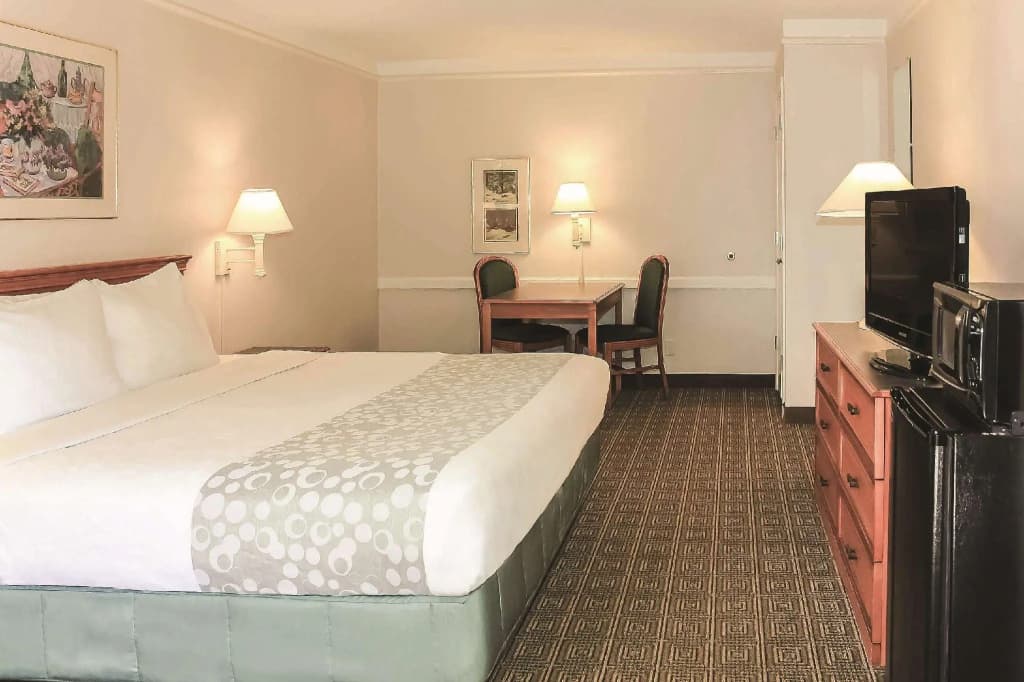 Deluxe Double room full double bed