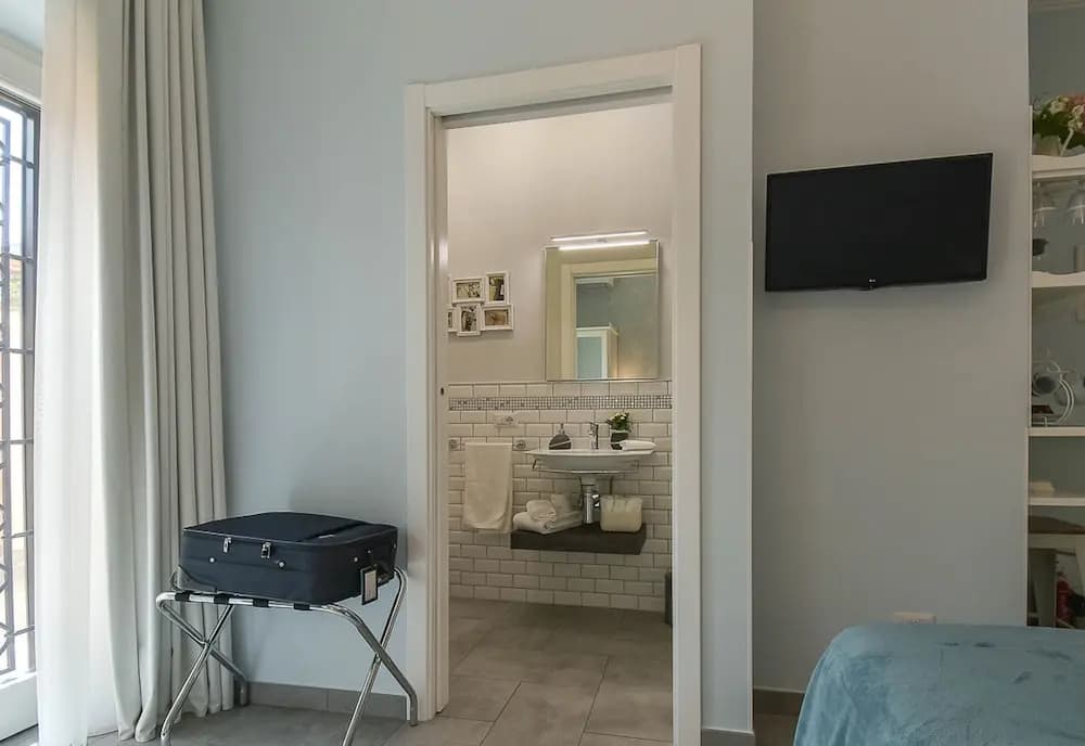 Economy room