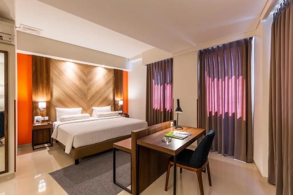 Suite with city view