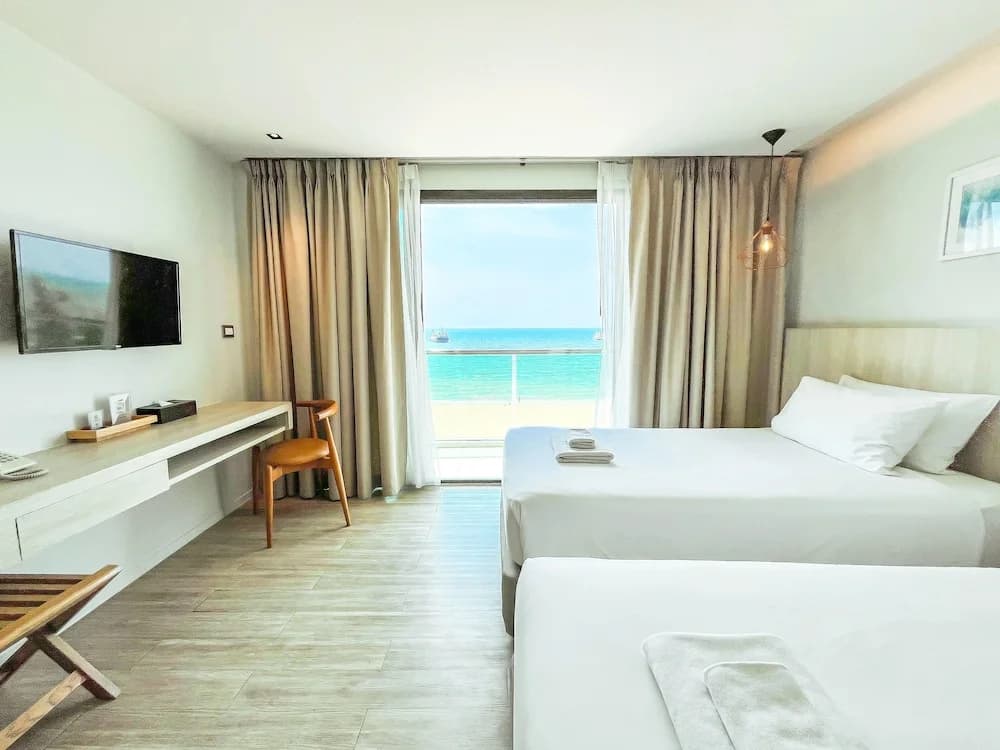 Deluxe Double room with sea view twin beds