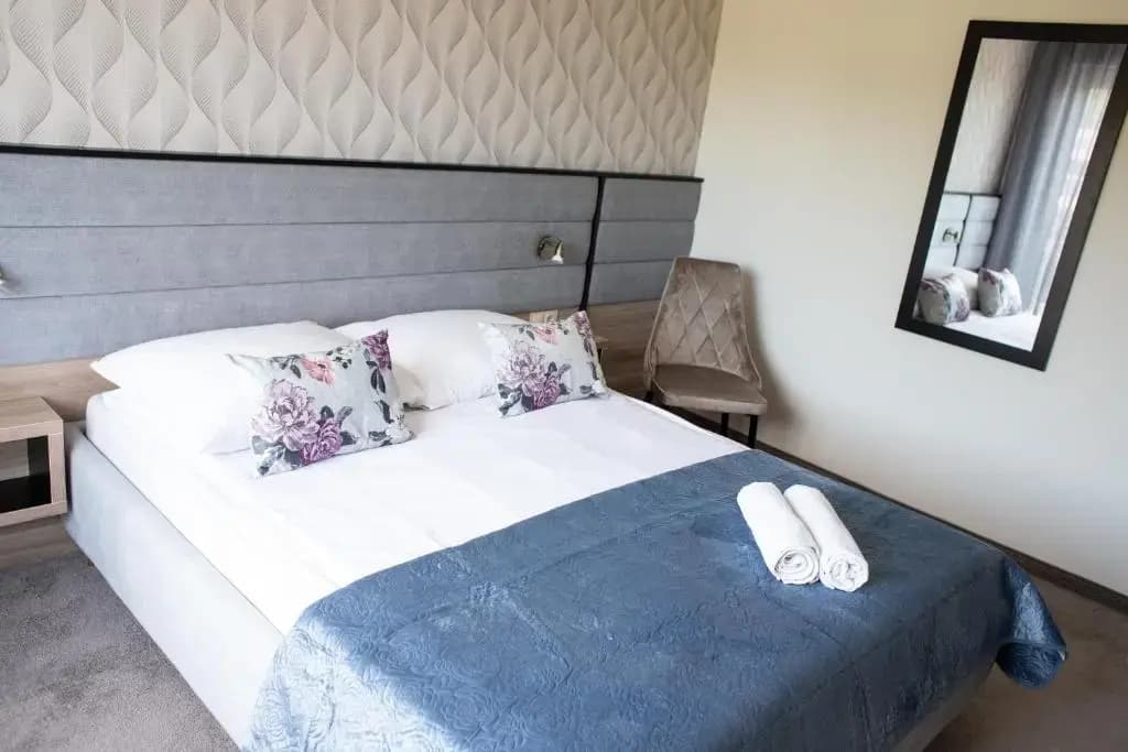 Deluxe Double room with balcony full double bed