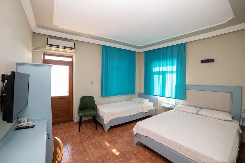 Standard Triple room with sea view