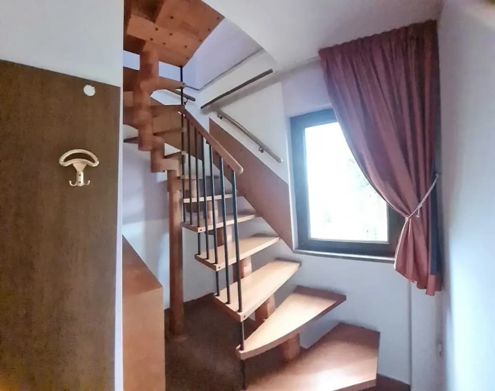 1 Bedroom Economy Attic Apartment