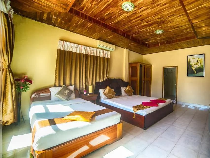 Standard Triple room