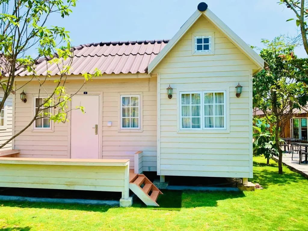 Bungalow with garden view