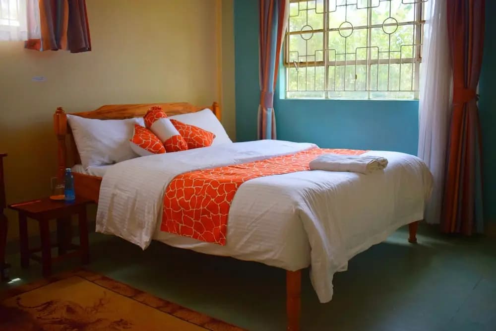 2 Bedrooms Standard Family room with garden view