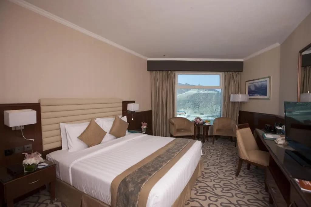 Deluxe Double room with partial sea view full double bed