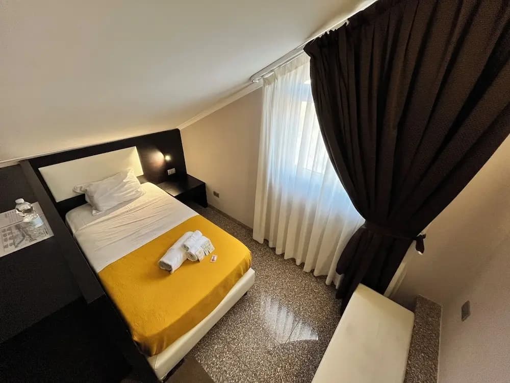 Economy room