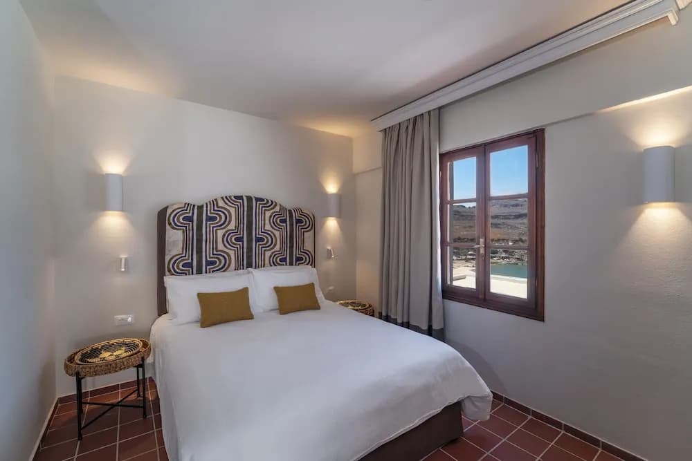 1 Bedroom Standard Family room with balcony and with sea view