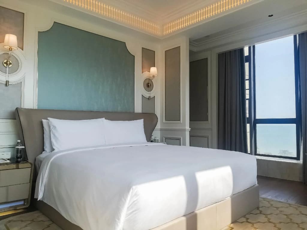 Premier room