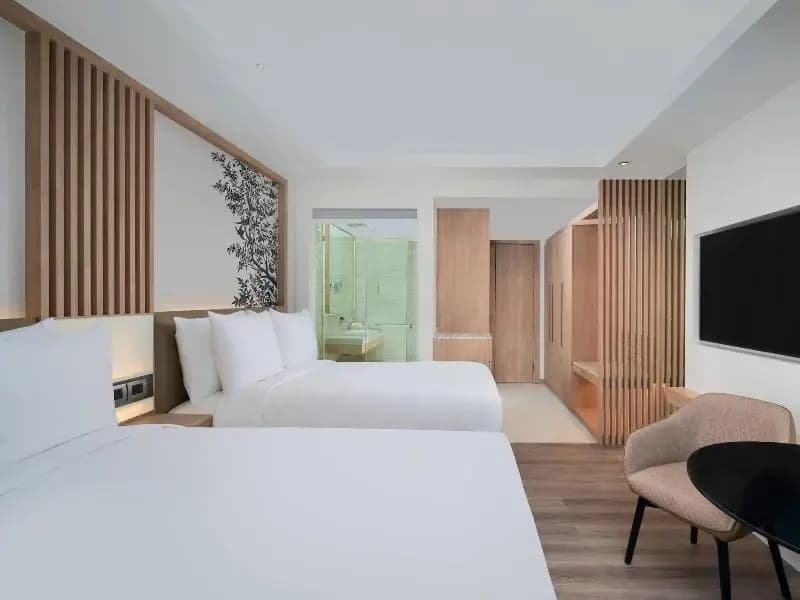 Superior Quadruple room with city view