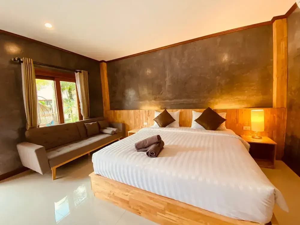 Deluxe Double room with pool view full double bed