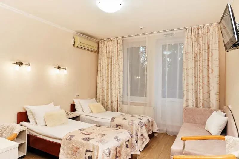 Standard Triple room