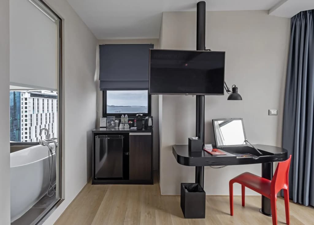 Double Studio with ocean view twin beds