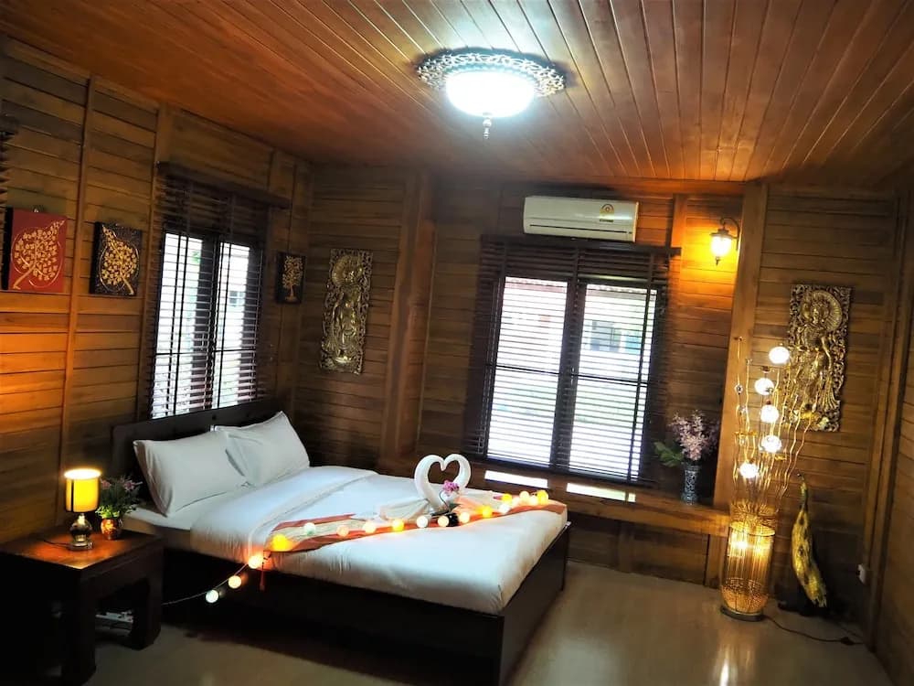 2 Bedrooms Standard Sextuple room with balcony and with pool view