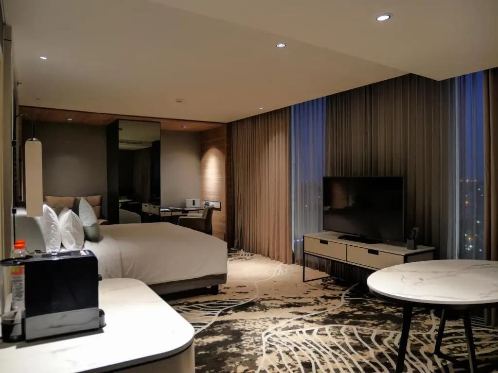 Executive Double Suite full double bed
