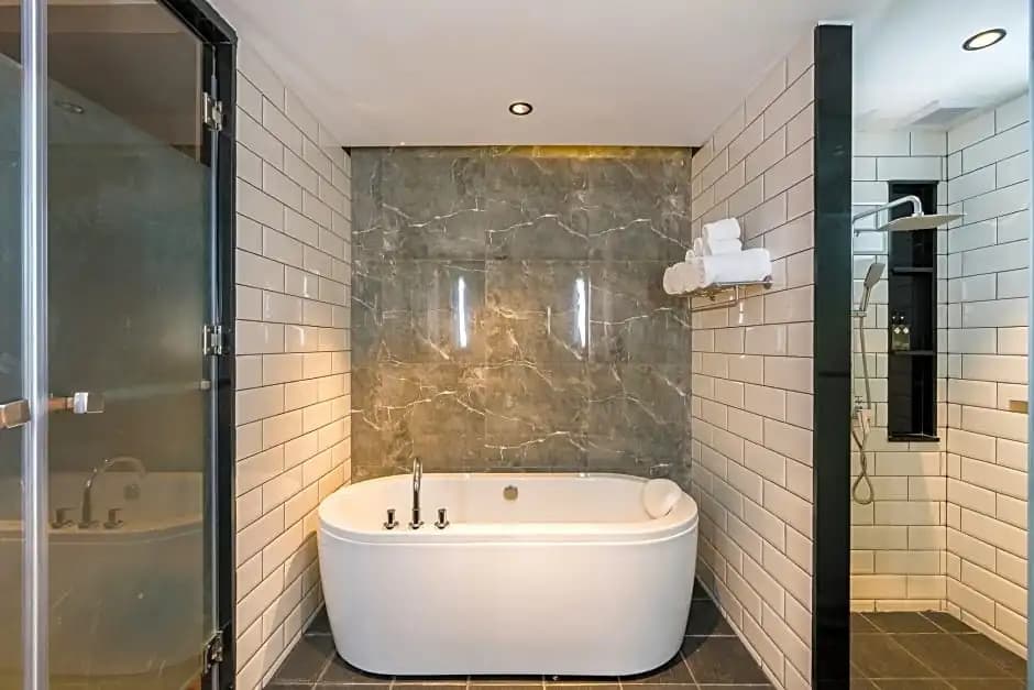 Deluxe Suite with balcony
